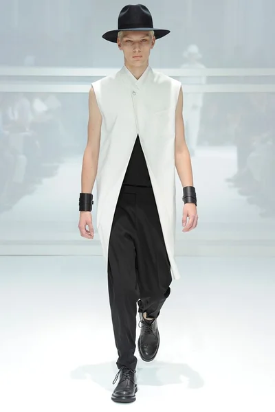 Look 12